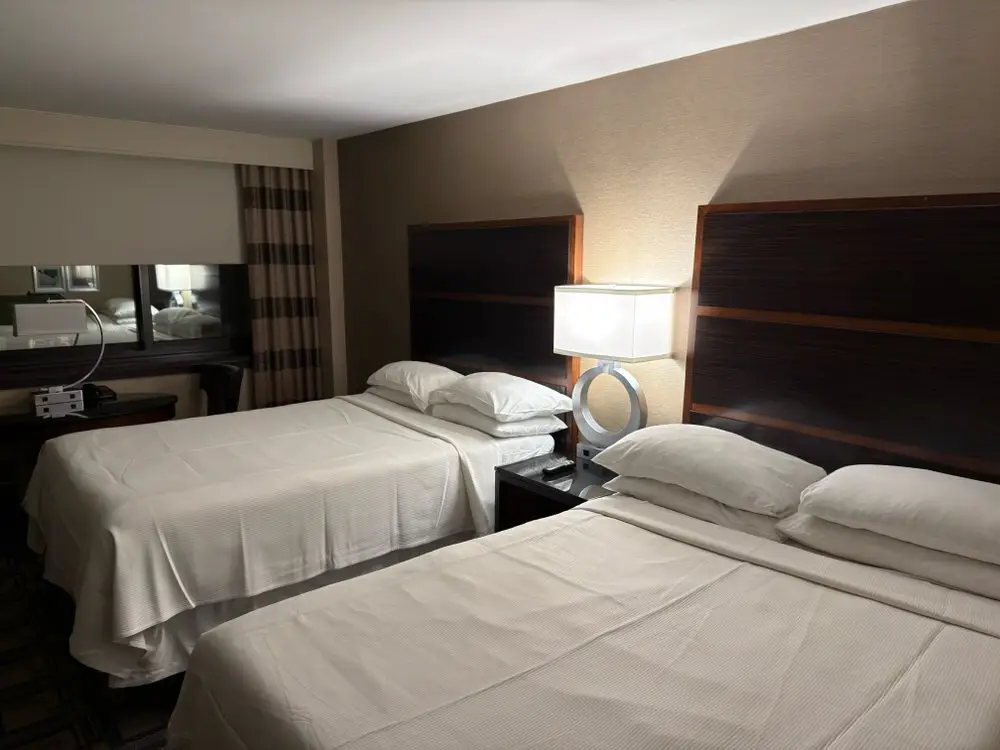 Ein typisches New Yorker Hotelzimmer im New Yorker Sheraton Times Square Hotel
